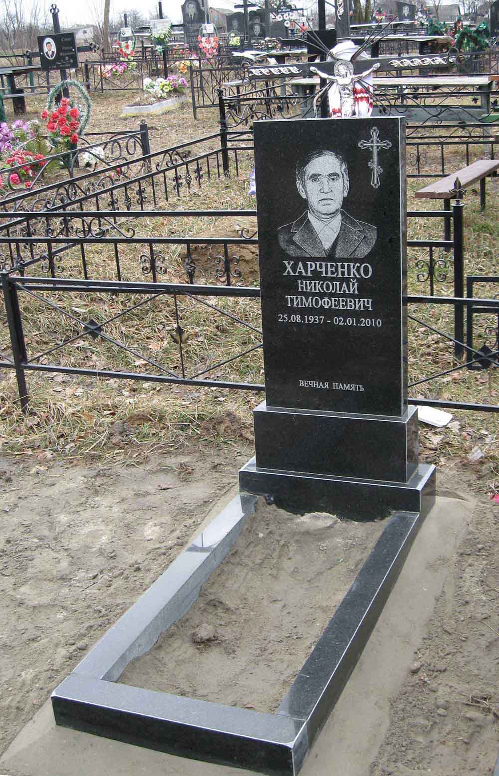 Гранитные памятники Обухов на одного